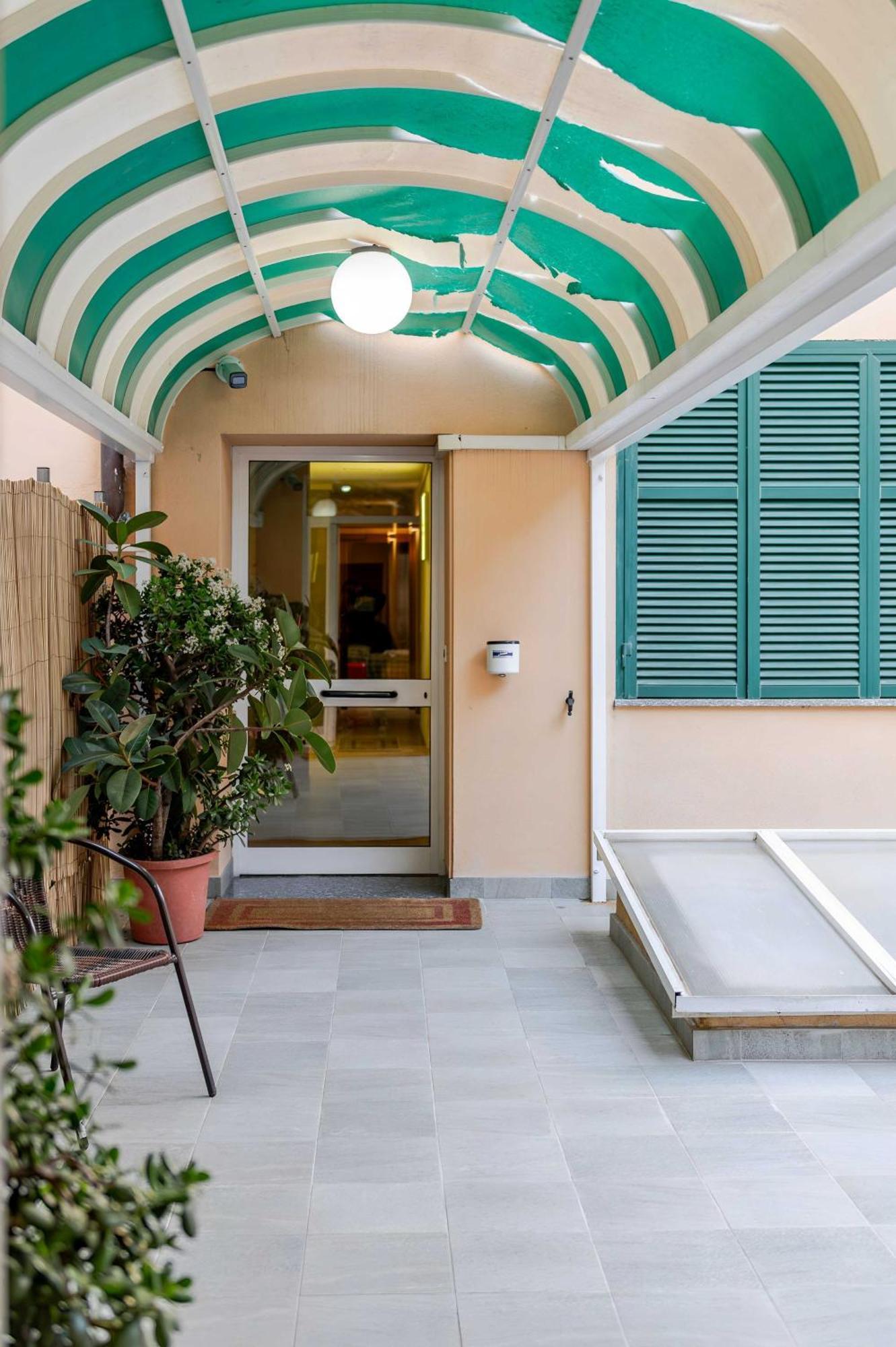 Hotel Posta - 3 Stars - Comfortable Stay In Ventimiglia Exteriér fotografie